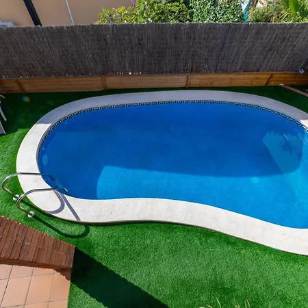Homeholidaysrentals Navy Blue Villa Pineda de Mar